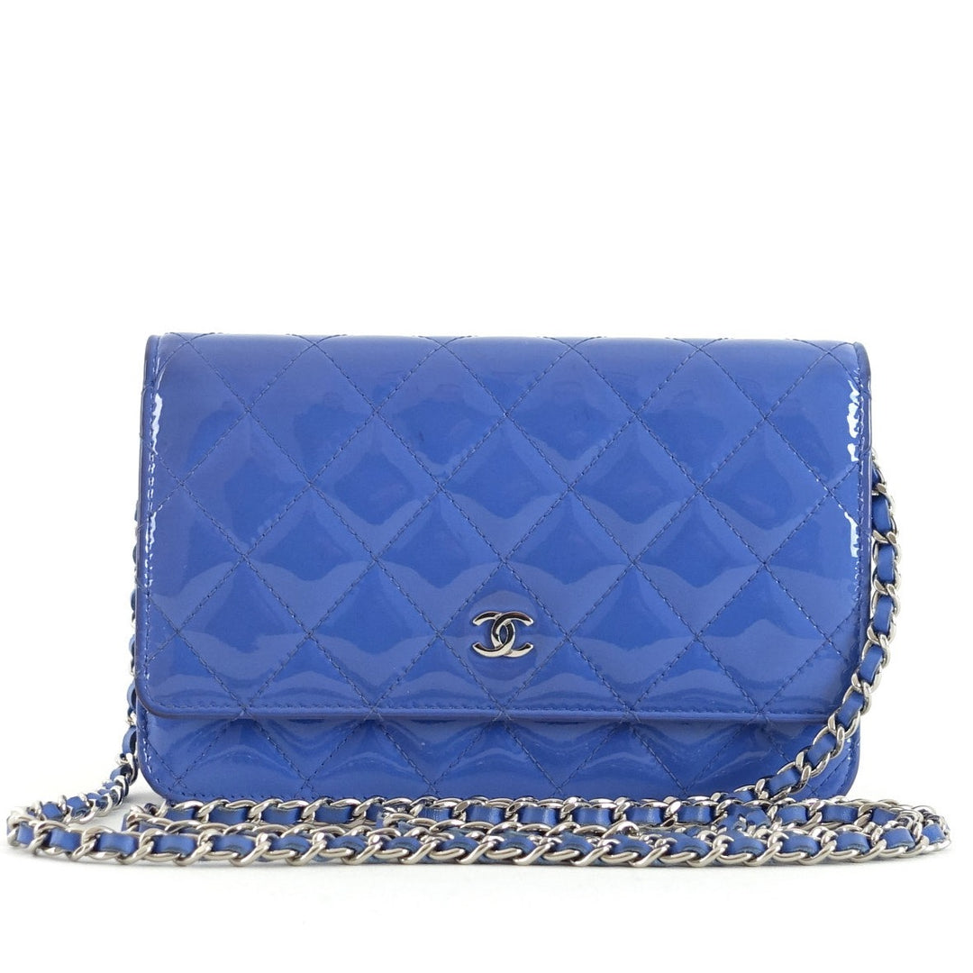 wallet on chain patent leather bag