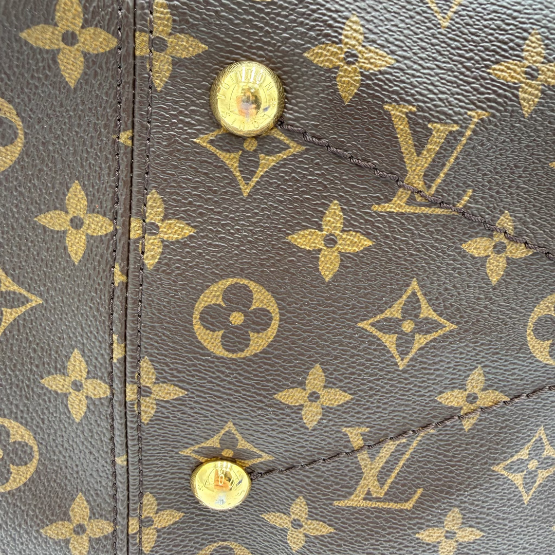 Monogram Canvas Artsy MM Shoulder Bag