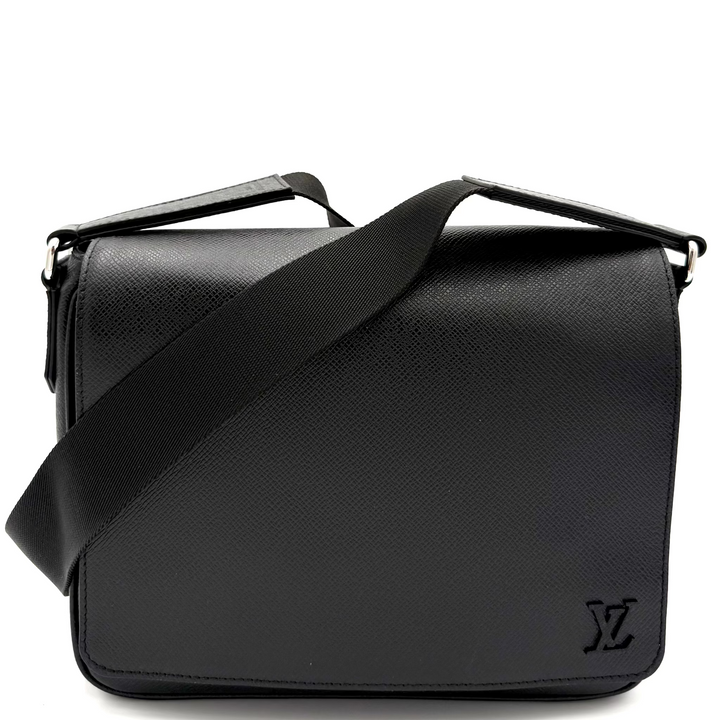 District PM Black Taiga Messenger Bag