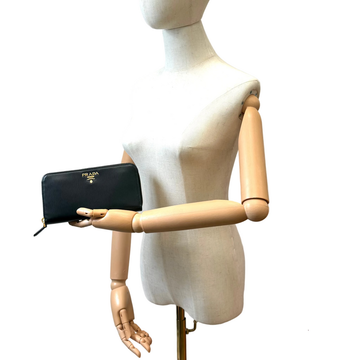 Vitello Move Black Leather Long Wallet