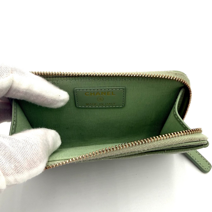 Classic Zipped Quilted Caviar Card Holder