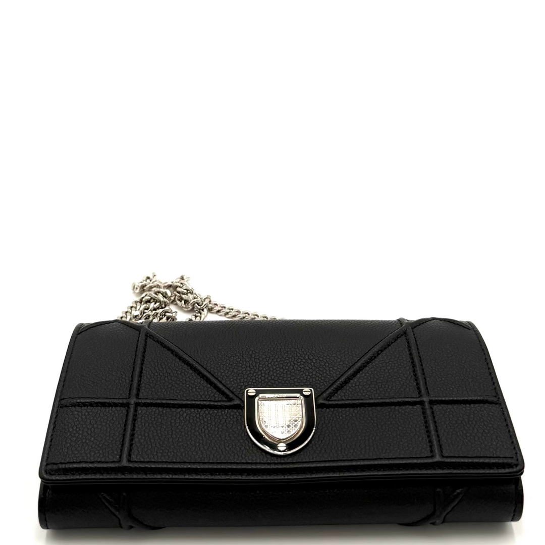 Diorama Black Wallet on Chain