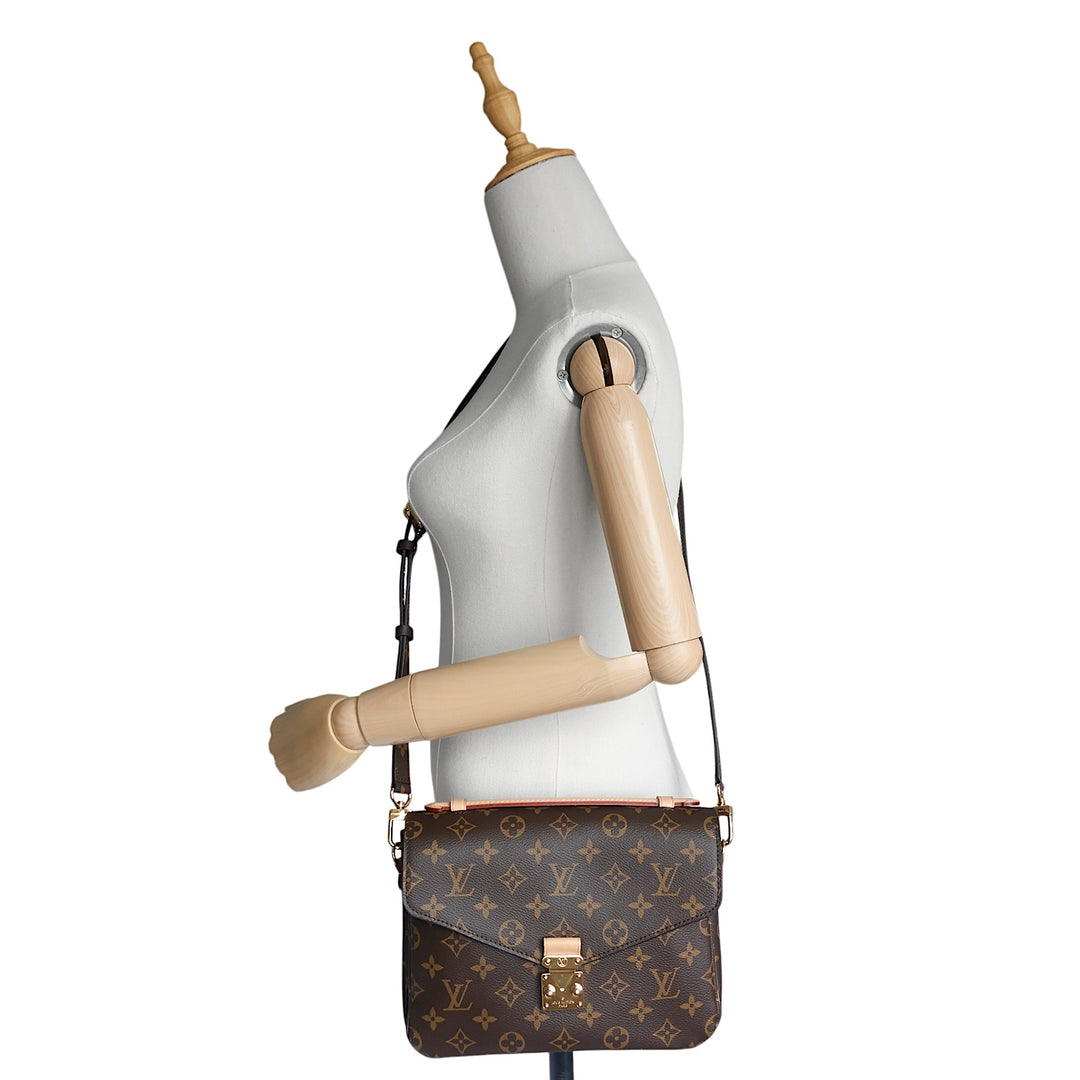 Pochette Métis Monogram Canvas Shoulder Bag