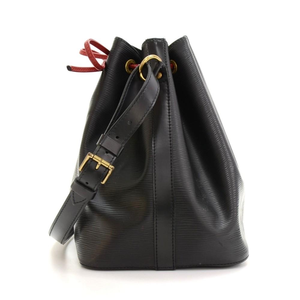 petit noe black epi leather bag