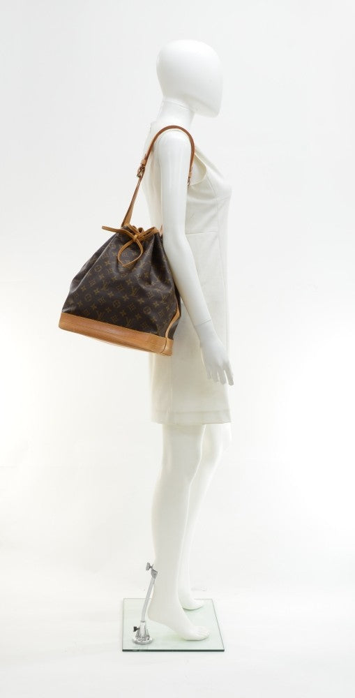 noe monogram canvas shoulder bag