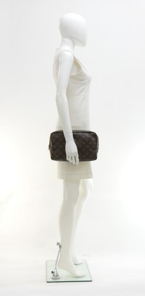 trousse toilette 28 monogram canvas cosmetic pouch