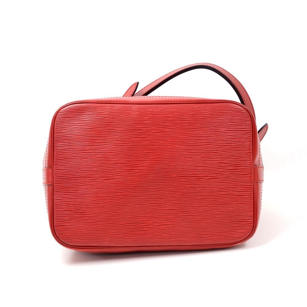 noe large epi leather shoulder bag