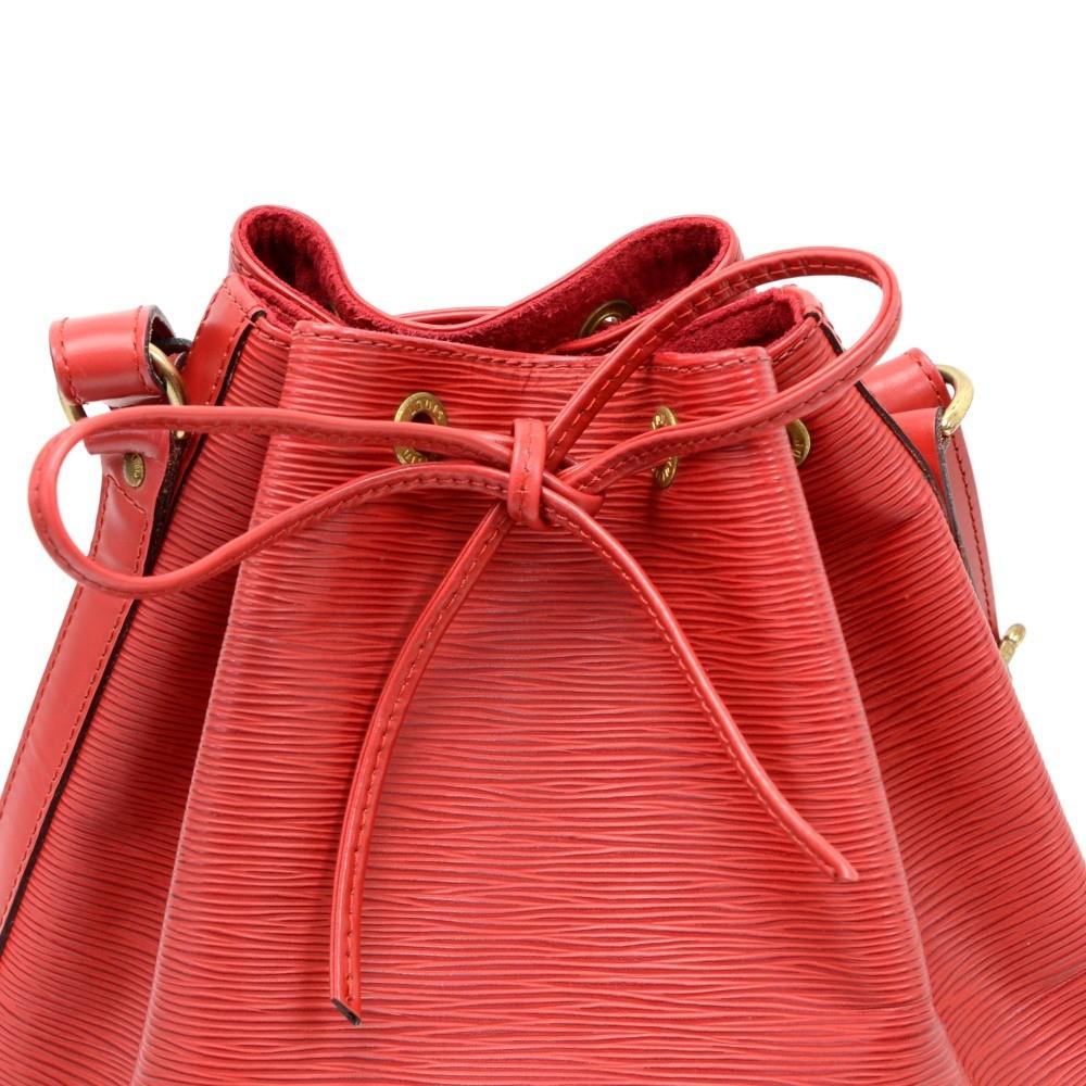 noe large epi leather shoulder bag