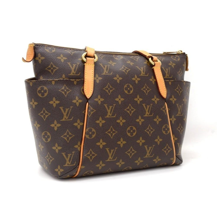 totally pm monogram canvas shoulder handbag