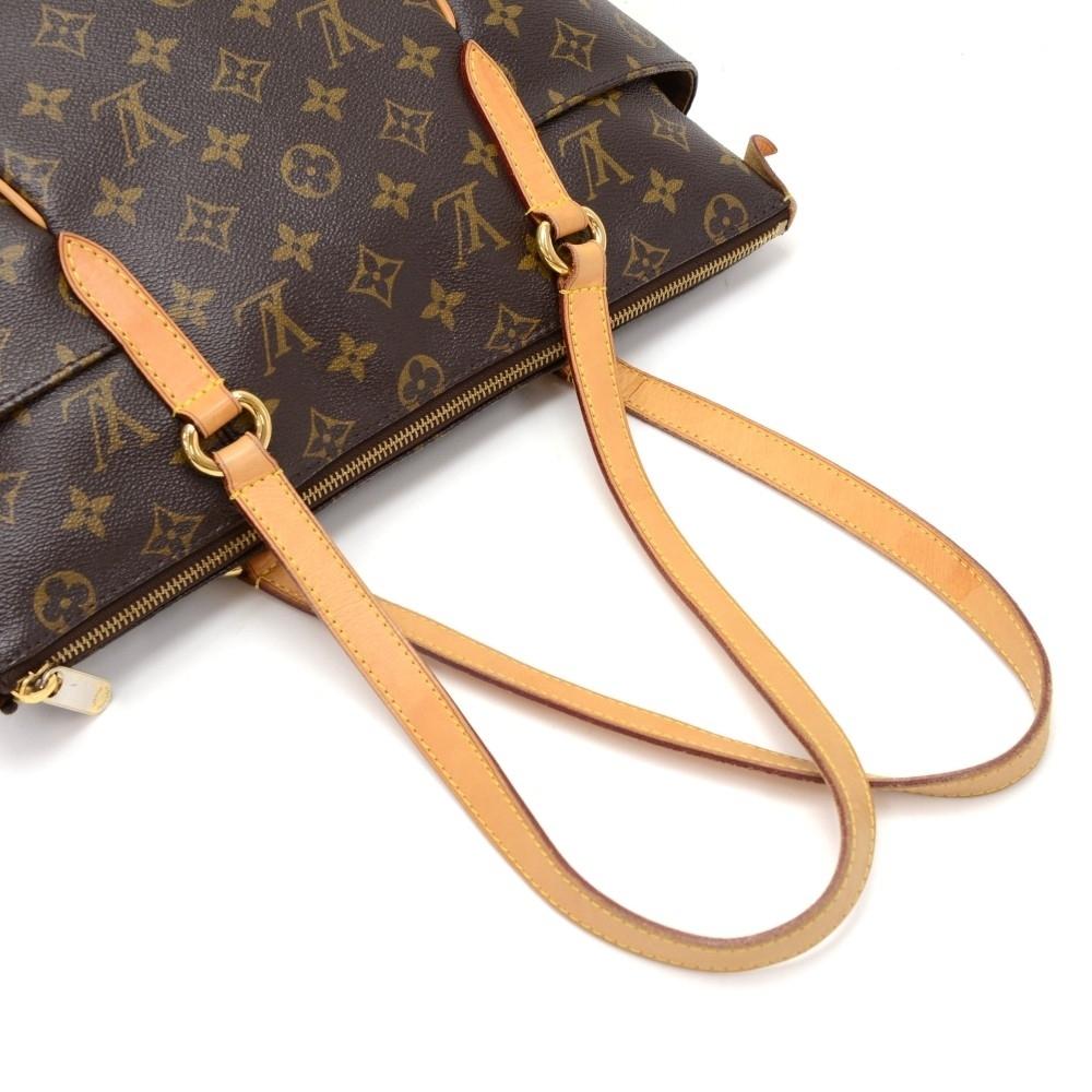 totally pm monogram canvas shoulder handbag