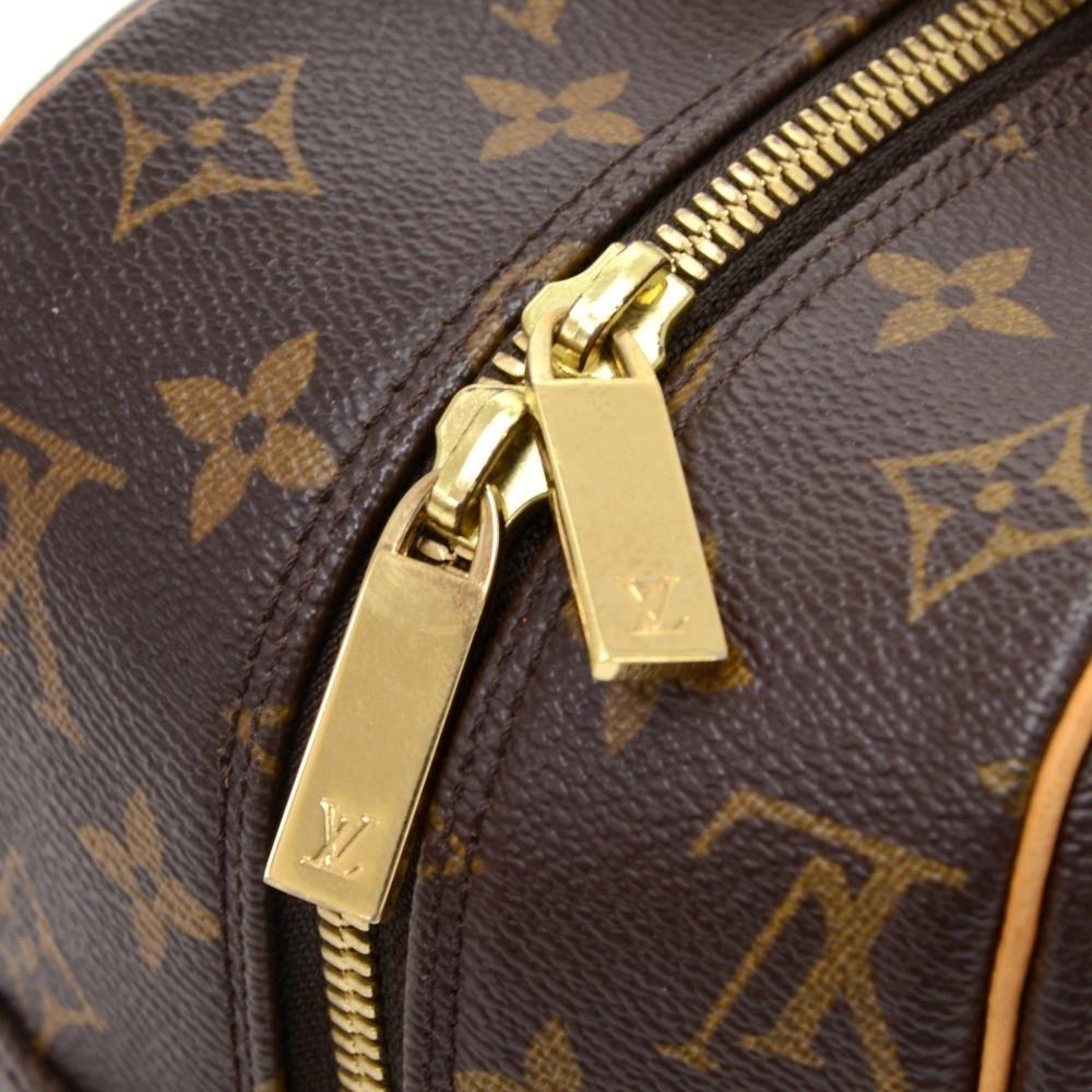 cite gm monogram canvas shoulder bag