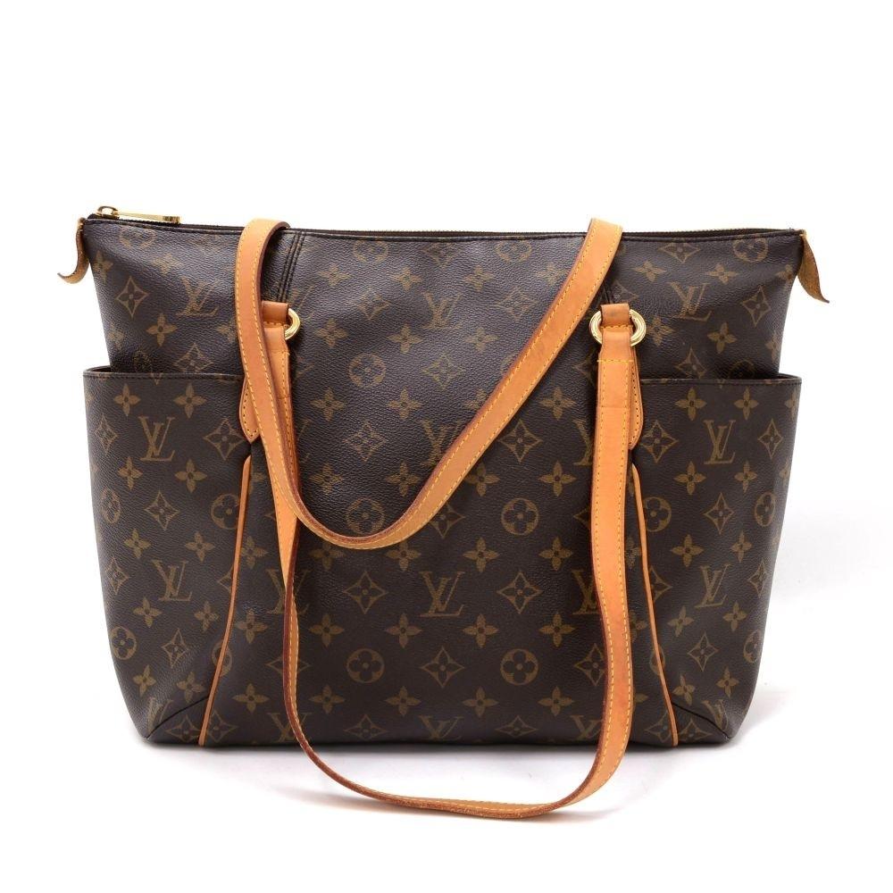 totally mm monogram canvas shoulder bag