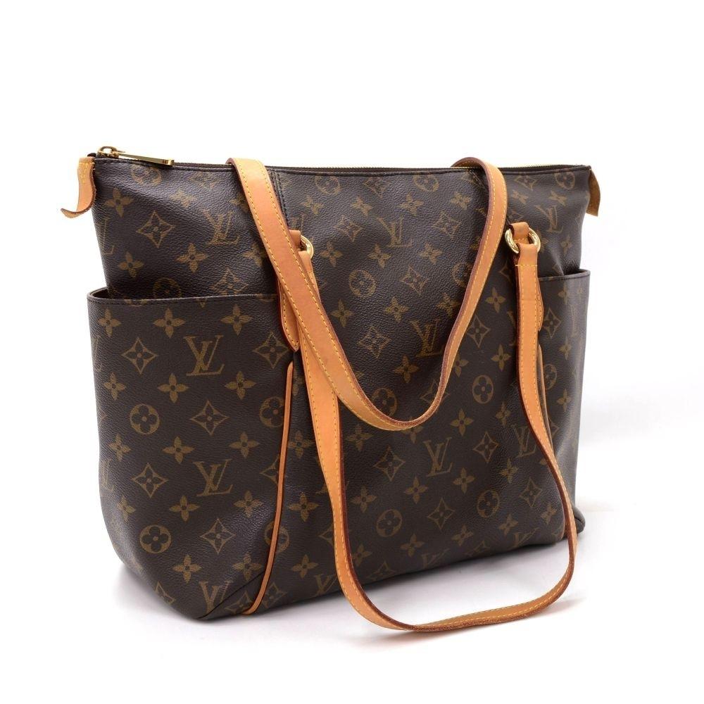 totally mm monogram canvas shoulder bag