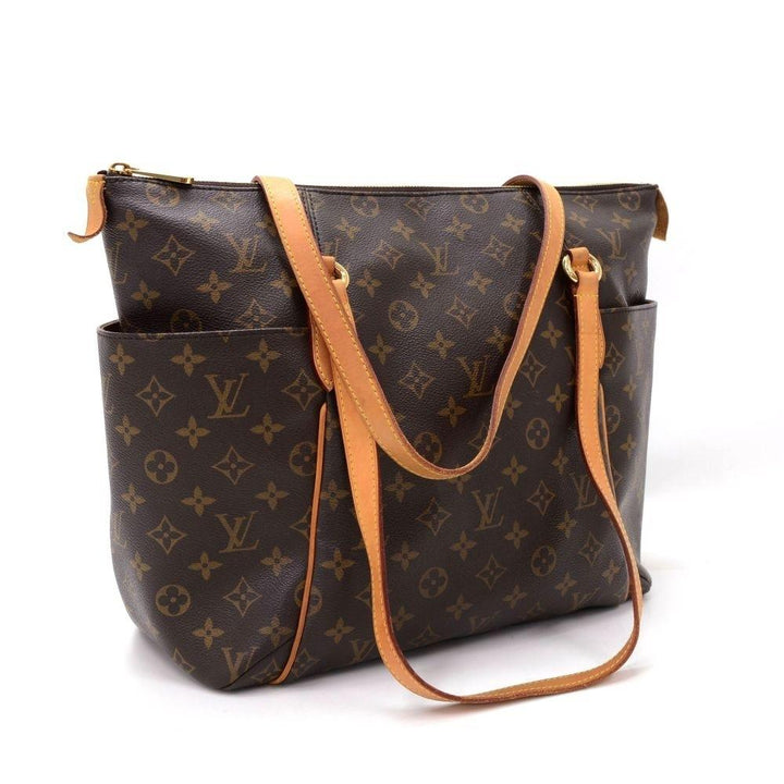 totally mm monogram canvas shoulder bag