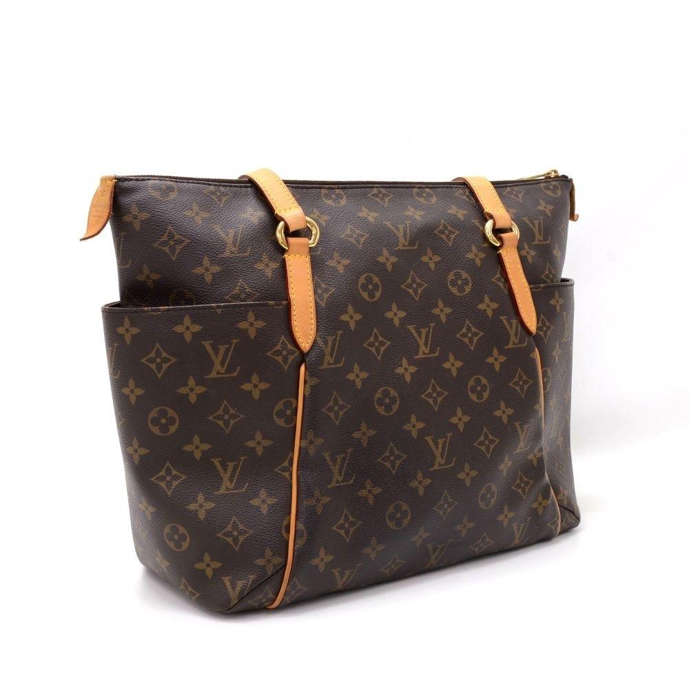 totally mm monogram canvas shoulder bag