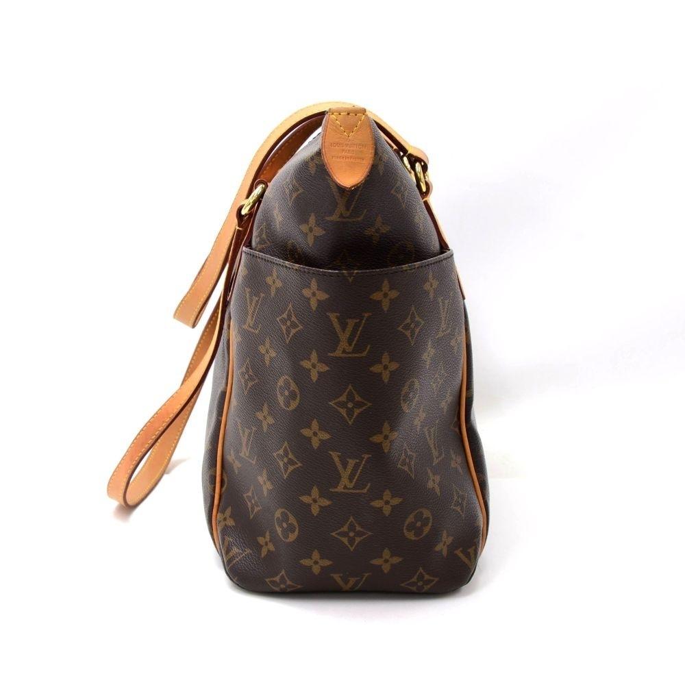 totally mm monogram canvas shoulder bag