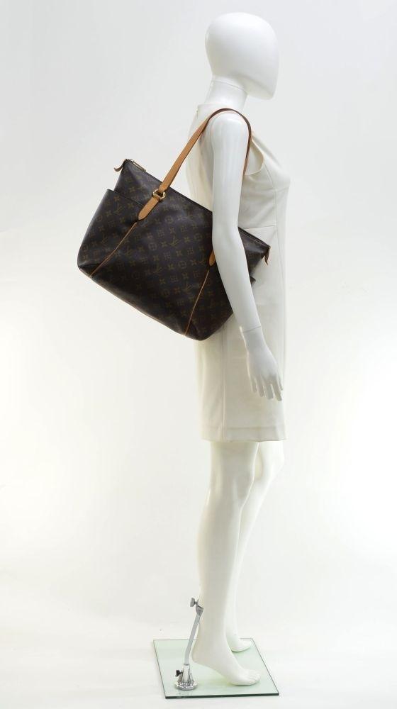 totally mm monogram canvas shoulder bag