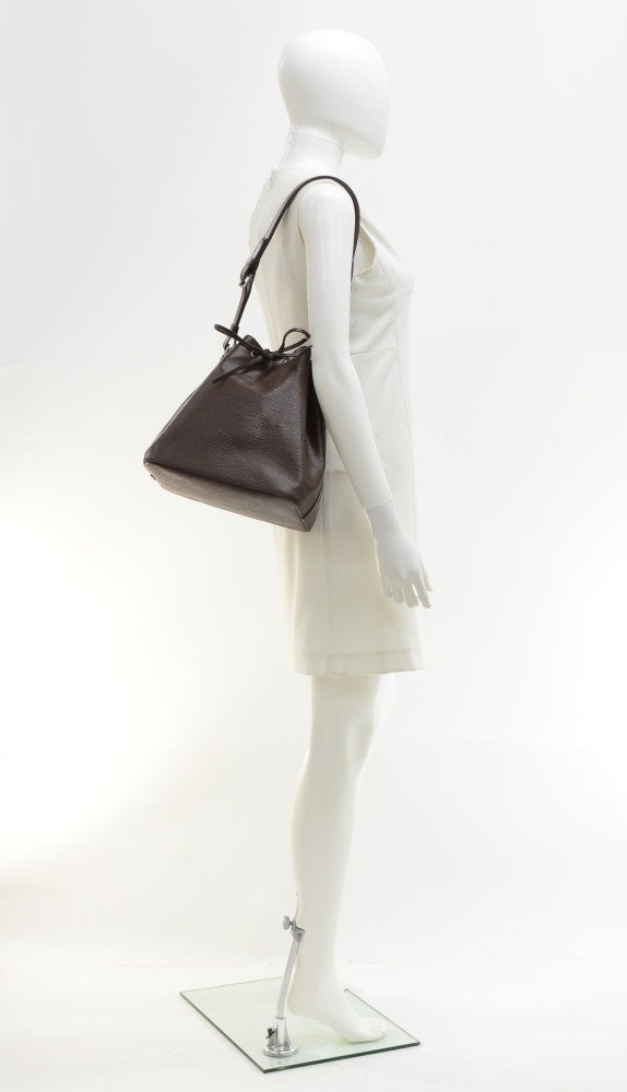 petit noe chocolate brown epi leather bag