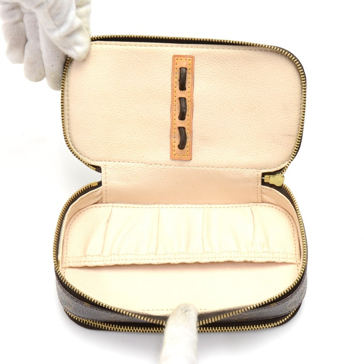 trousse blush pm monogram canvas cosmetic case