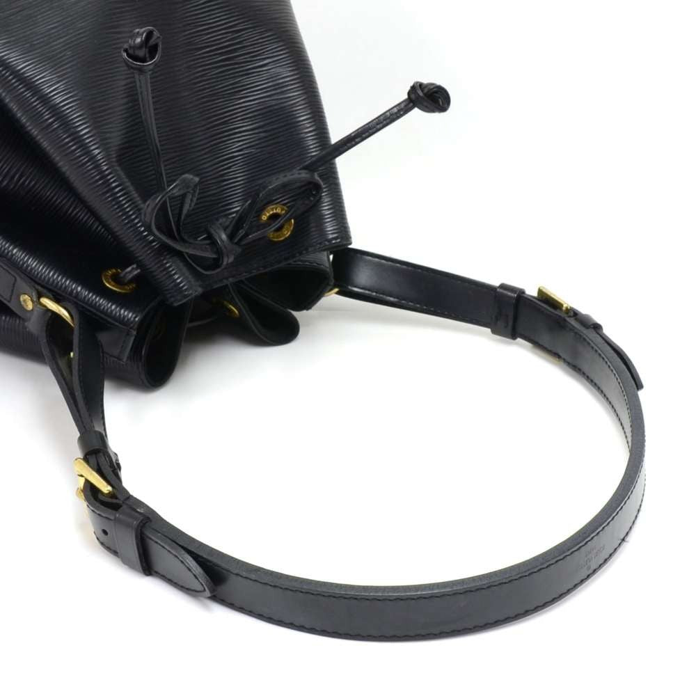 petit noe black epi leather bag
