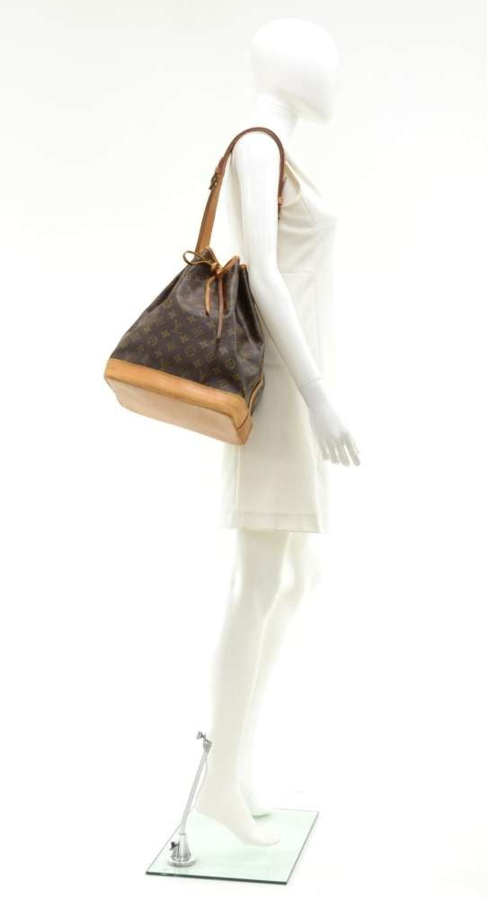 noe monogram canvas large shoulder bag