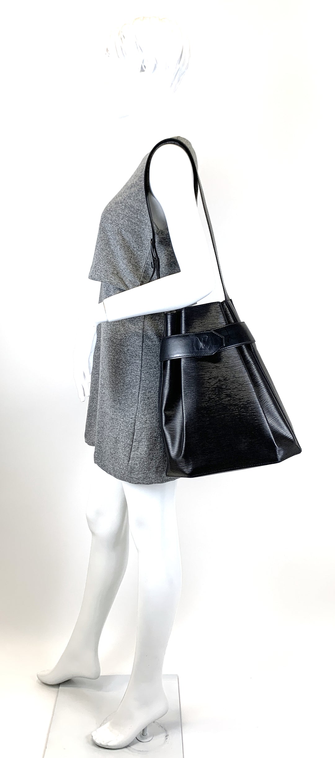 sac d'epaule gm black epi leather bag