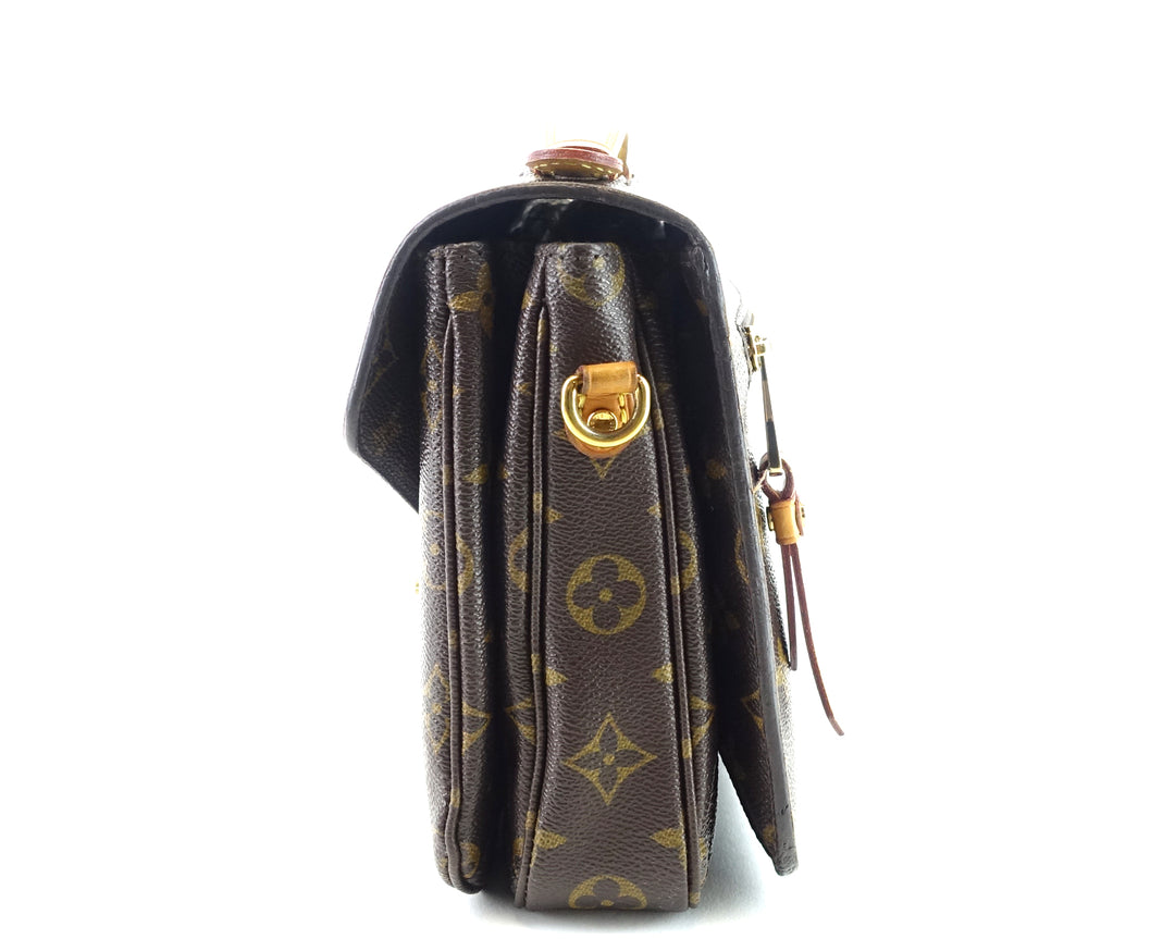 pochette metis monogram canvas shoulder bag