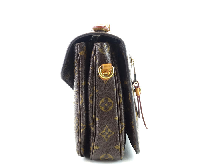 pochette metis monogram canvas shoulder bag