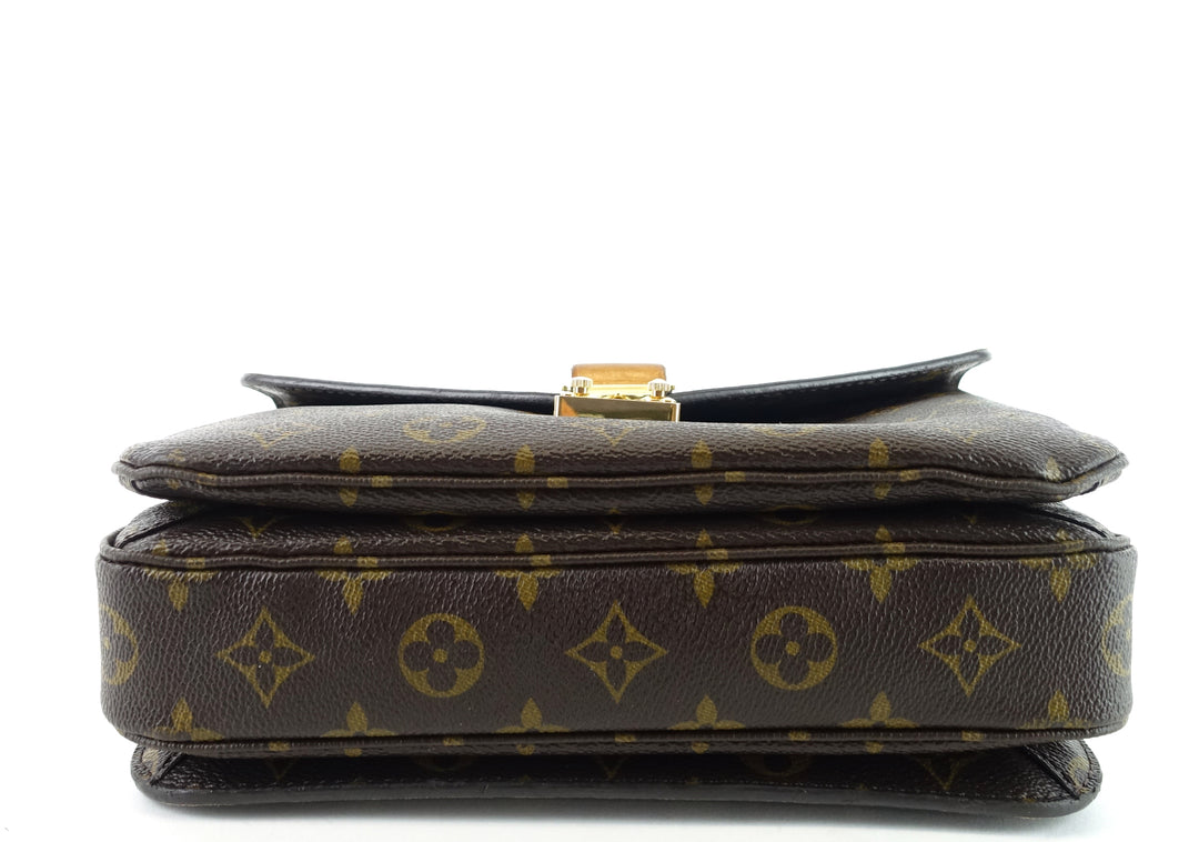 pochette metis monogram canvas shoulder bag
