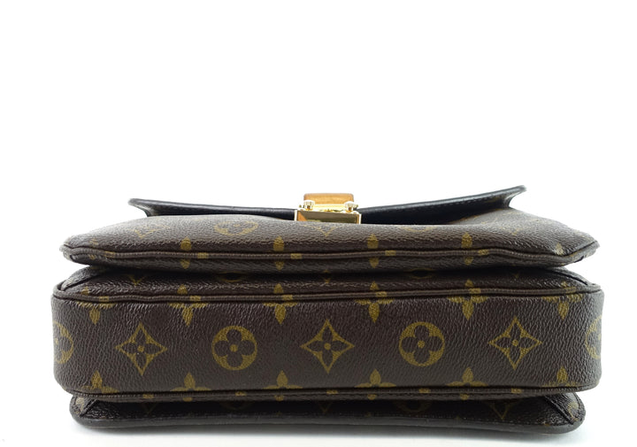 pochette metis monogram canvas shoulder bag