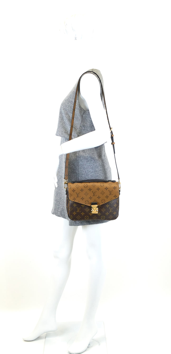 pochette metis reverse monogram canvas bag