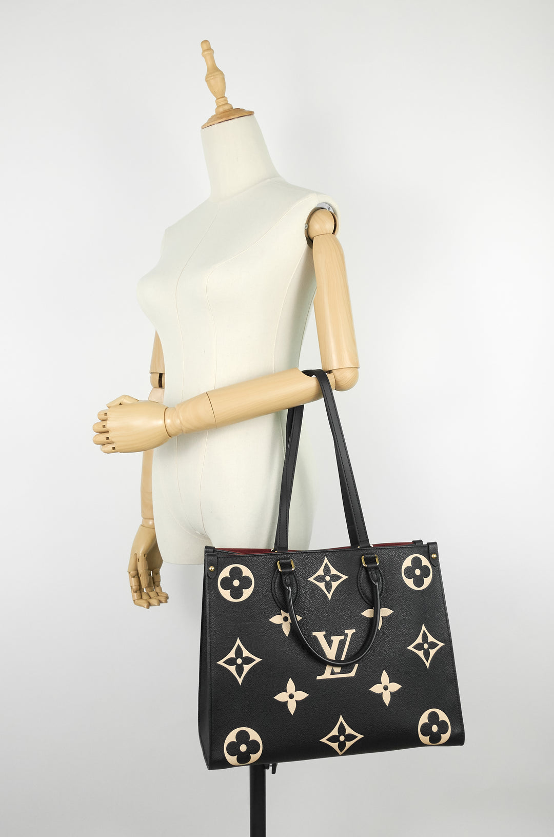 onthego mm bicolour monogram empreinte leather bag