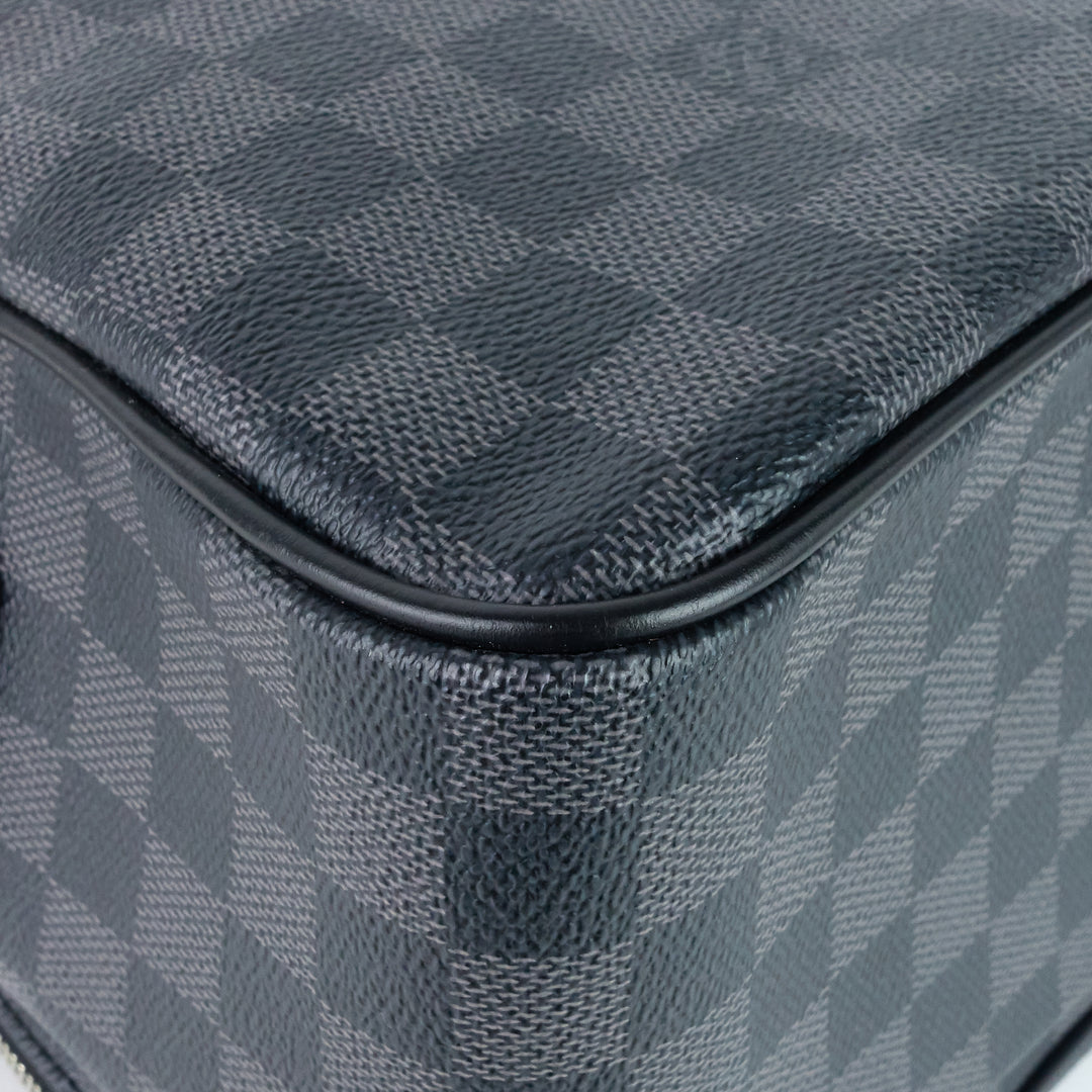 leoh damier graphite canvas messenger bag