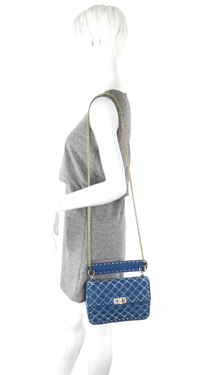 rockstud spike medium matelassé denim flap bag