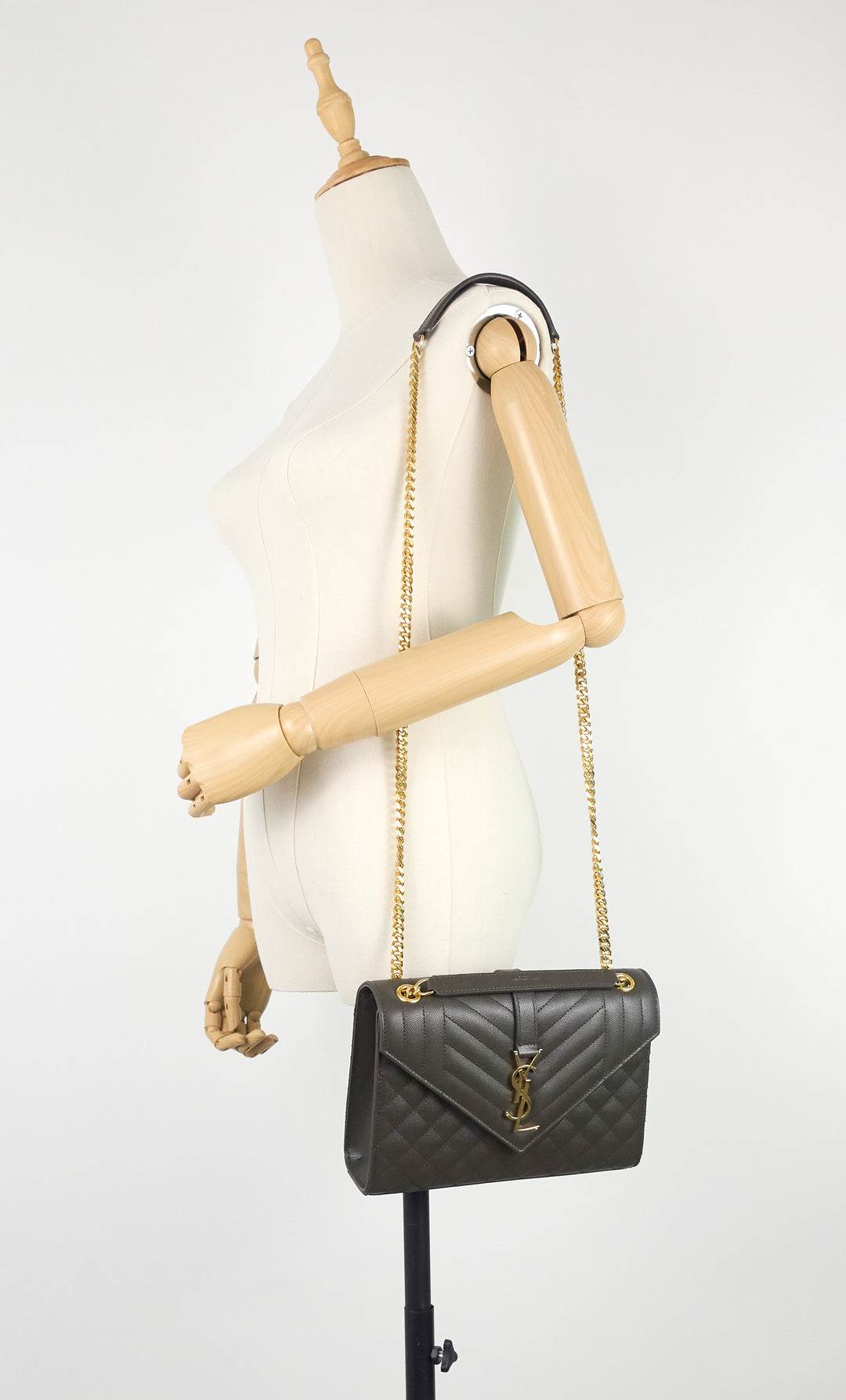 envelope grain de poudre matelassé medium calfskin leather bag