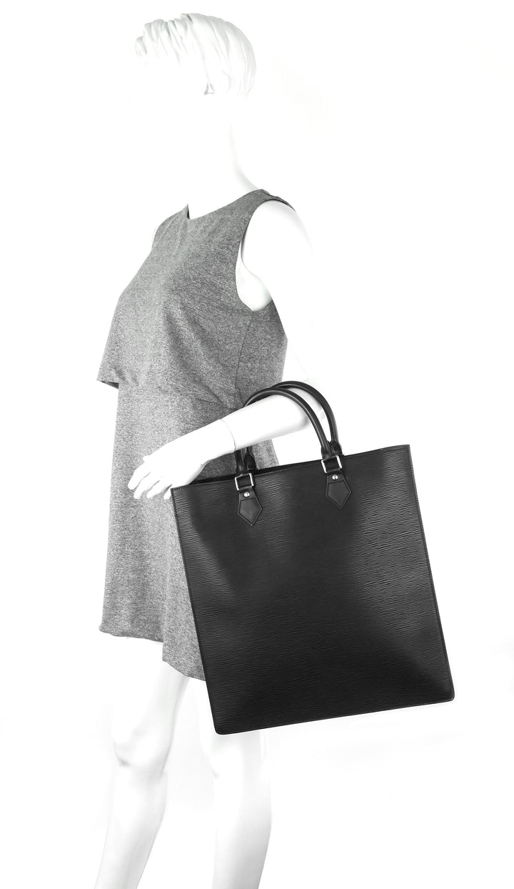 sac plat gm black epi leather bag