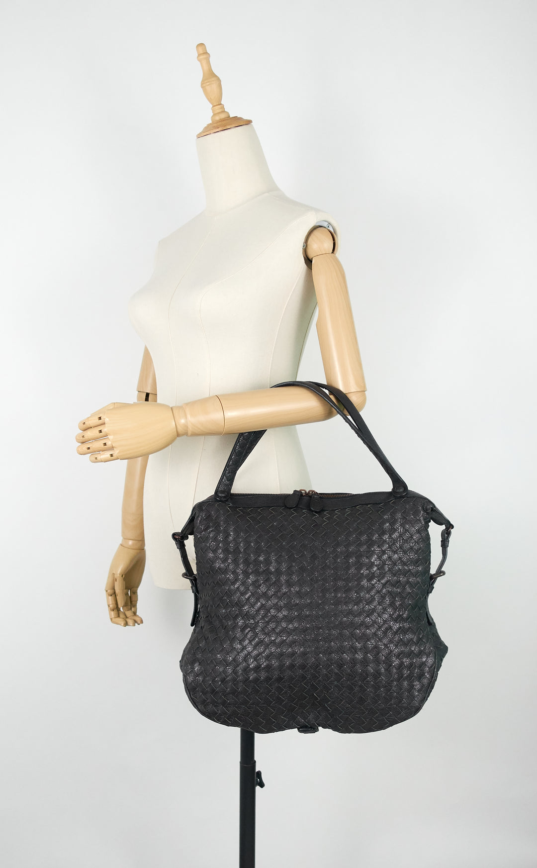 zipped intrecciato nappa leather hobo bag