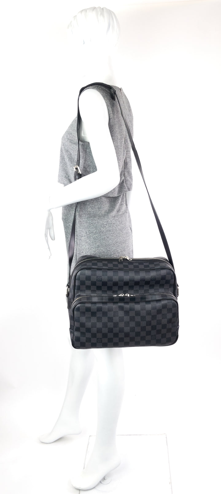 leoh damier graphite canvas messenger bag