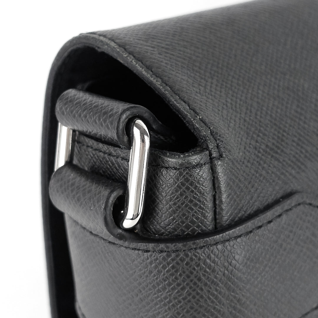 roman mm taiga leather messenger bag
