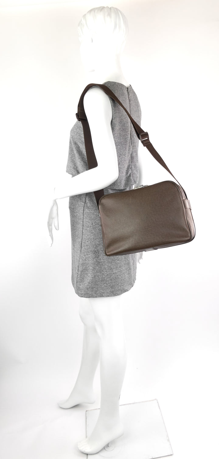 reporter pm taiga leather bag