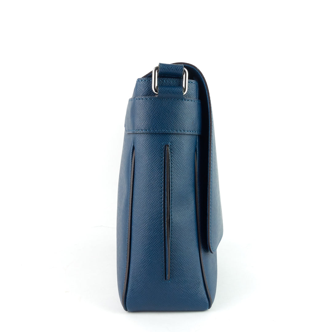 roman mm taiga leather messenger bag