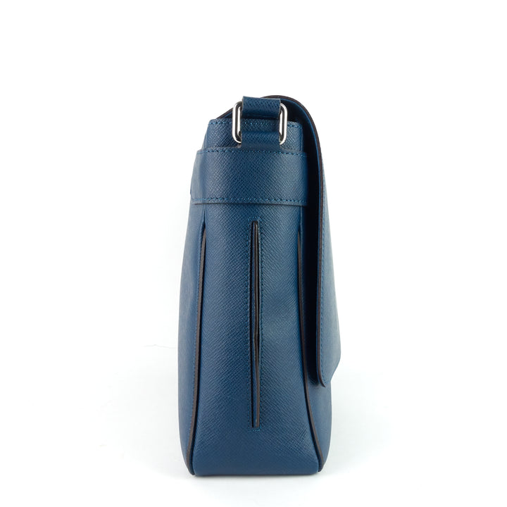 roman mm taiga leather messenger bag