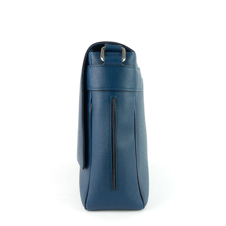 roman mm taiga leather messenger bag