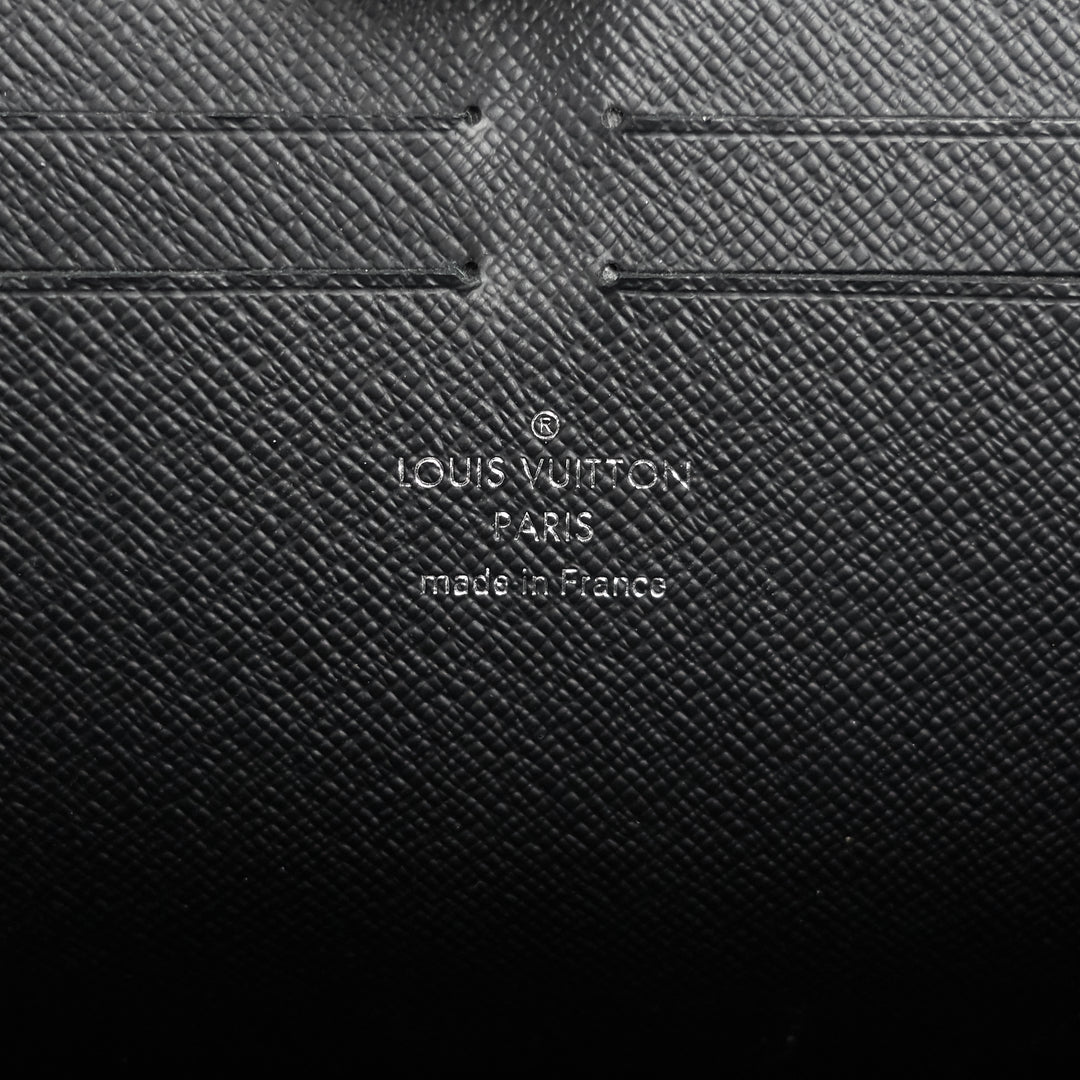 voyage mm taiga leather pochette bag
