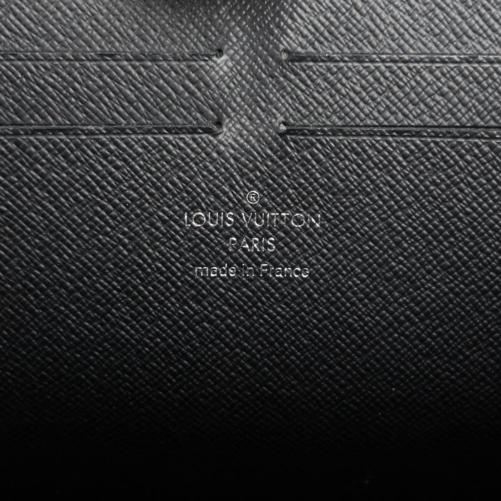 voyage mm taiga leather pochette bag