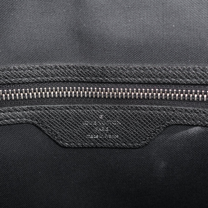 roman mm taiga leather messenger bag