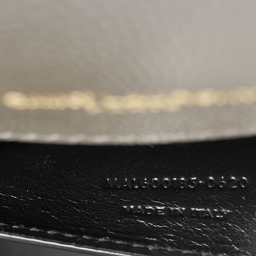 envelope grain de poudre matelassé medium calfskin leather bag