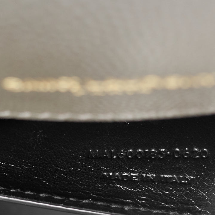 envelope grain de poudre matelassé medium calfskin leather bag