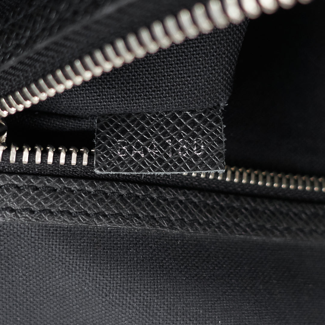 roman mm taiga leather messenger bag