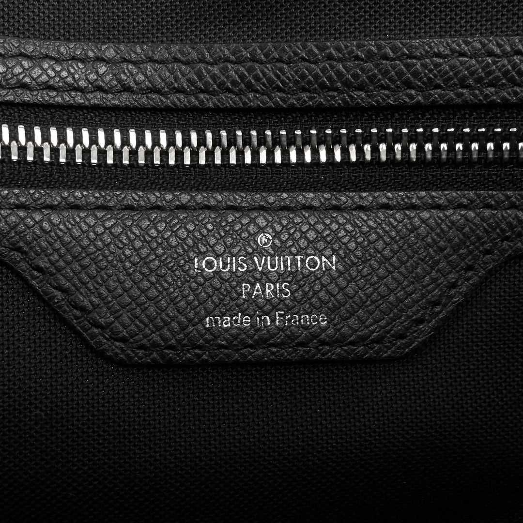roman mm taiga leather messenger bag